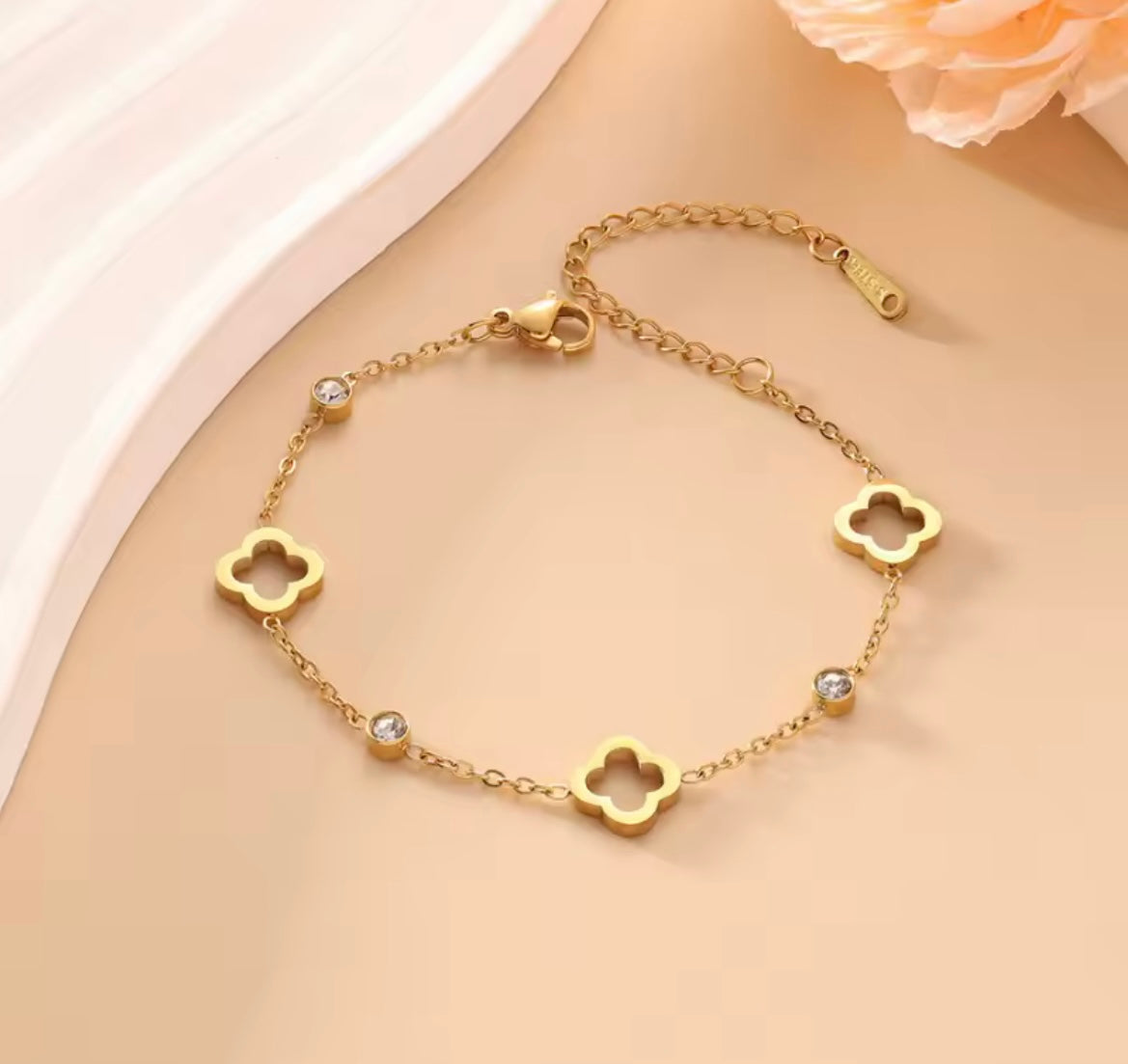 Clover Zeina Gold Bracelet
